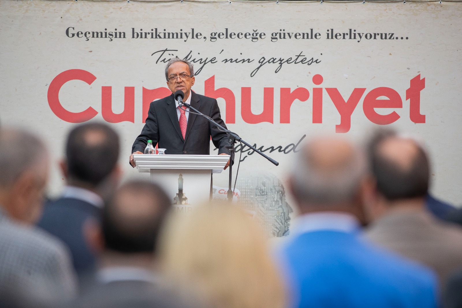 Başkan Tugay Cumhuriyet Gazetesi’nin 100’üncü yıl kutlamasına katıldı