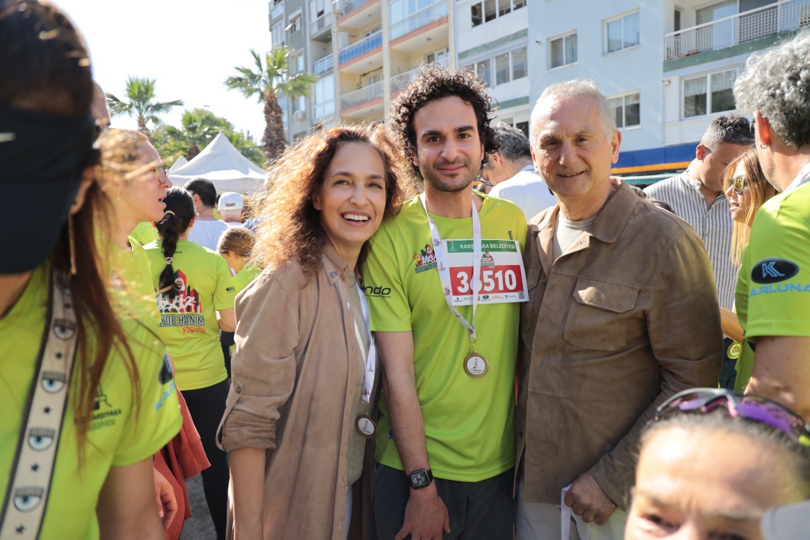 Karşıyaka tek yürek oldu, Zübeyde Anne’ye koştu!