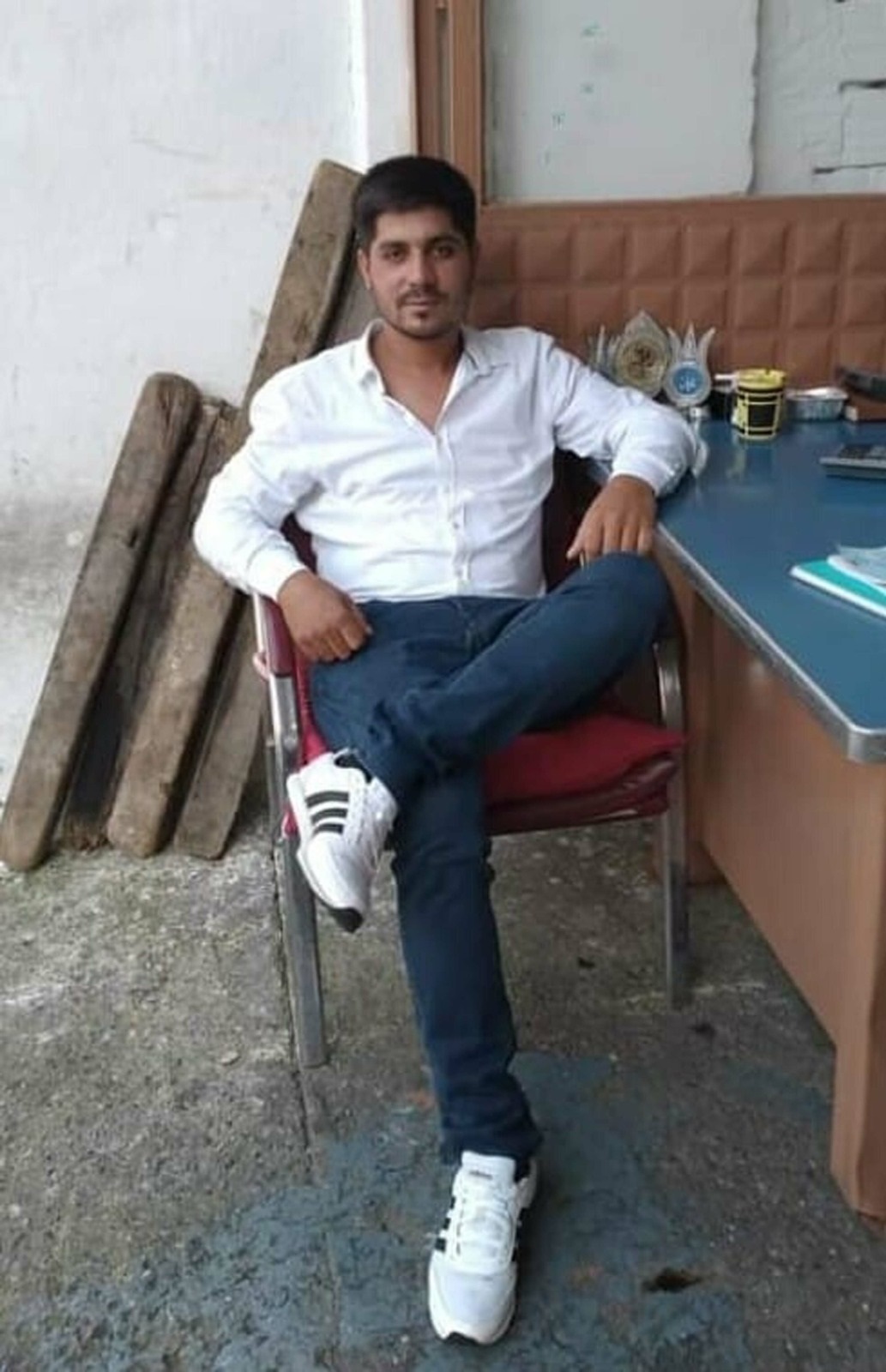 Dünürlerini, eşi ve çocuklarının gözü önünde öldürmüşler