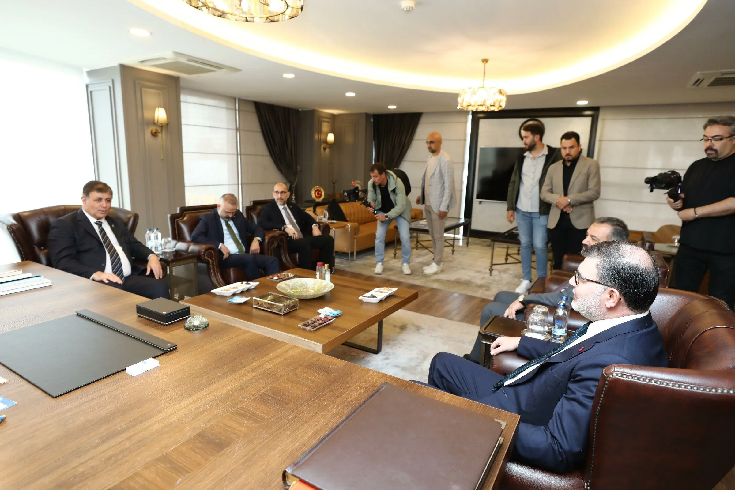 Başkan Tugay'dan AK Parti ve İYİ Parti'ye ziyaret