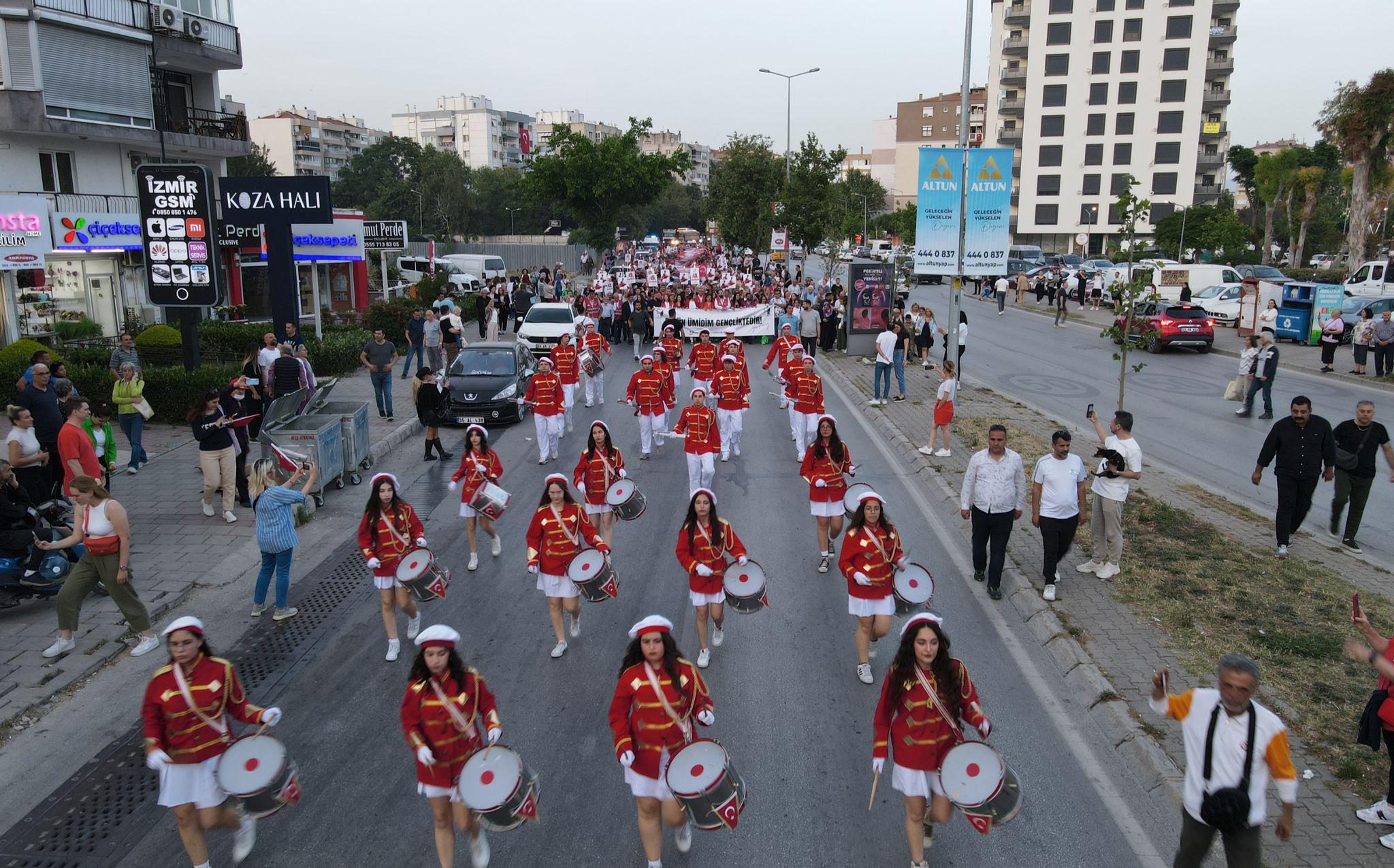 Bayraklı’da 19 Mayıs coşkusu yaşandı!