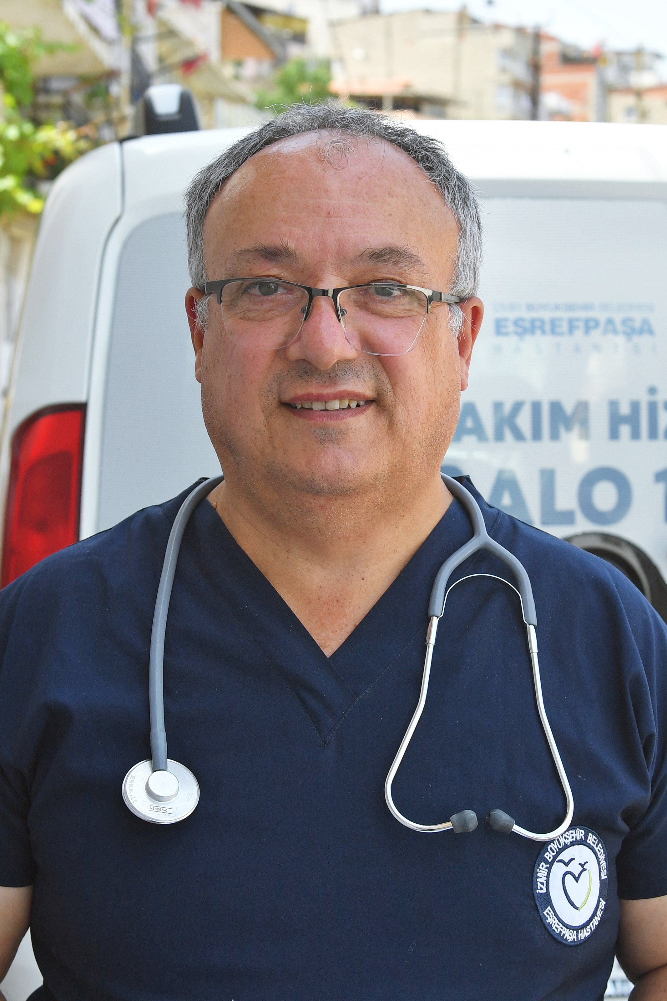 İzmir Büyükşehir Belediyesi "Evde Bakım" ile şifa dağıtıyor