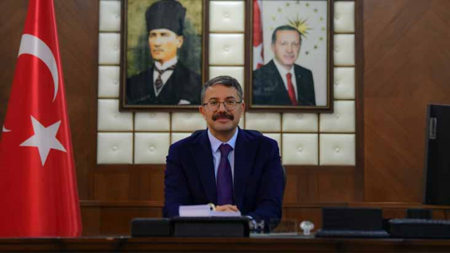 Hakkari Belediye Başkanı Mehmet Akış görevden alındı, yerine kayyum atandı