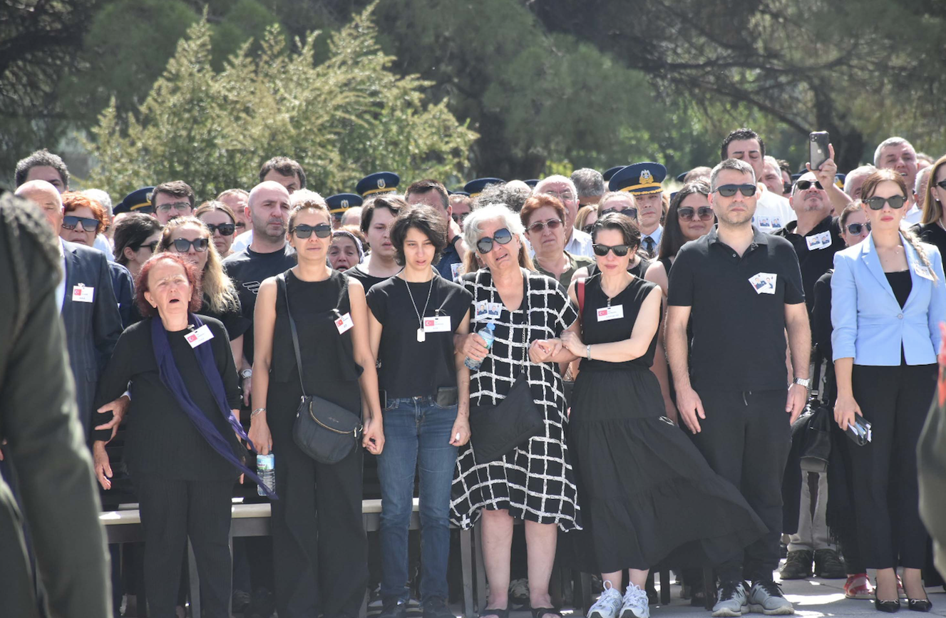 Şehit pilotlar için İzmir'de de askeri tören