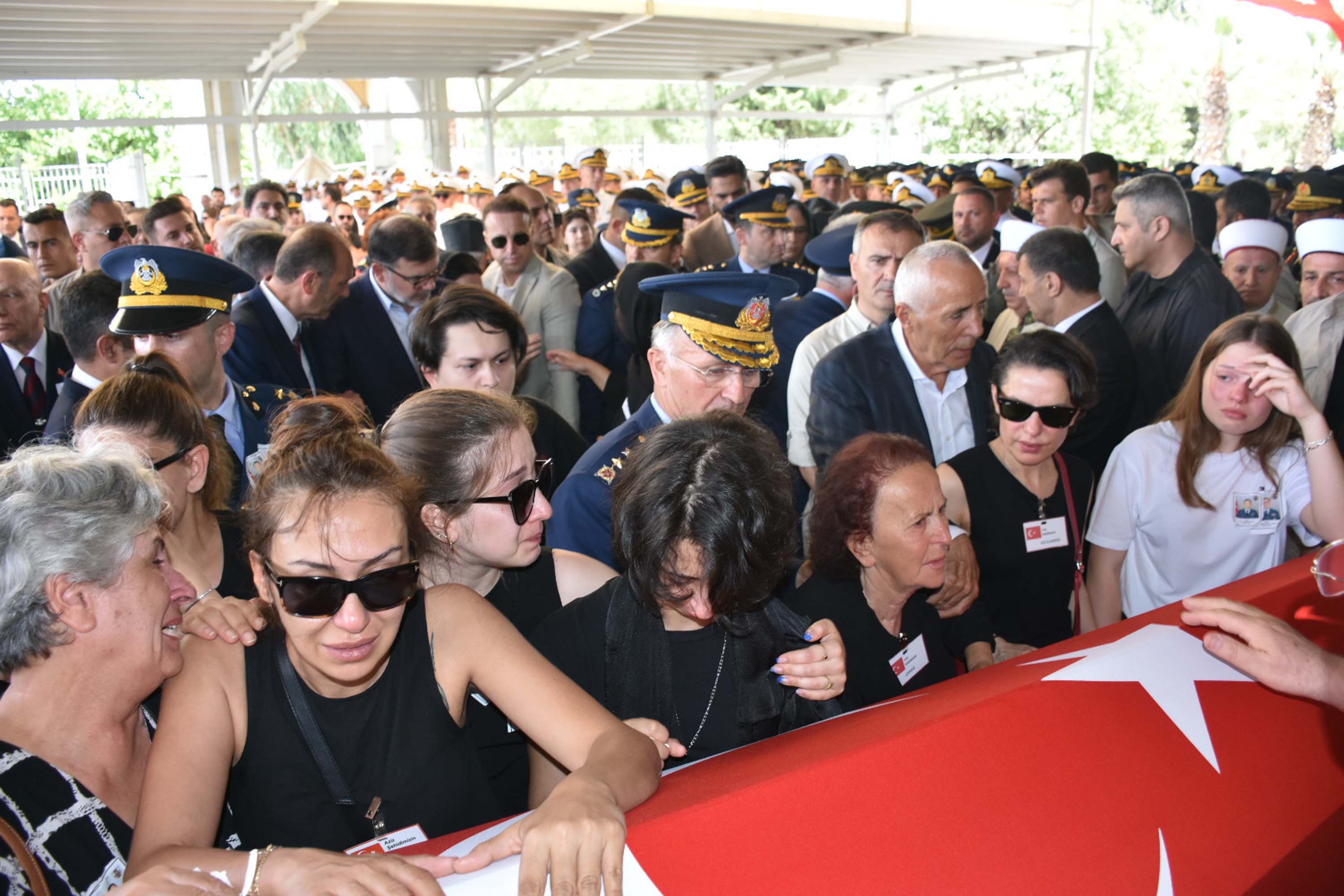 Şehit Pilot Albay Yıldız gözyaşlarıyla uğurlandı