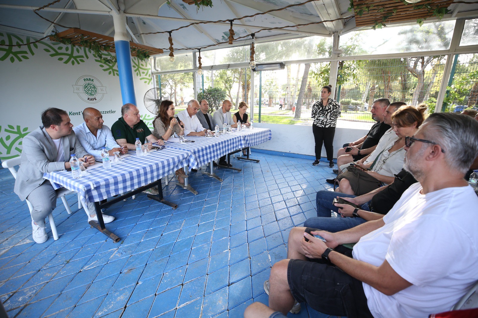 Başkan Ünsal Bostanlı esnafıyla buluştu