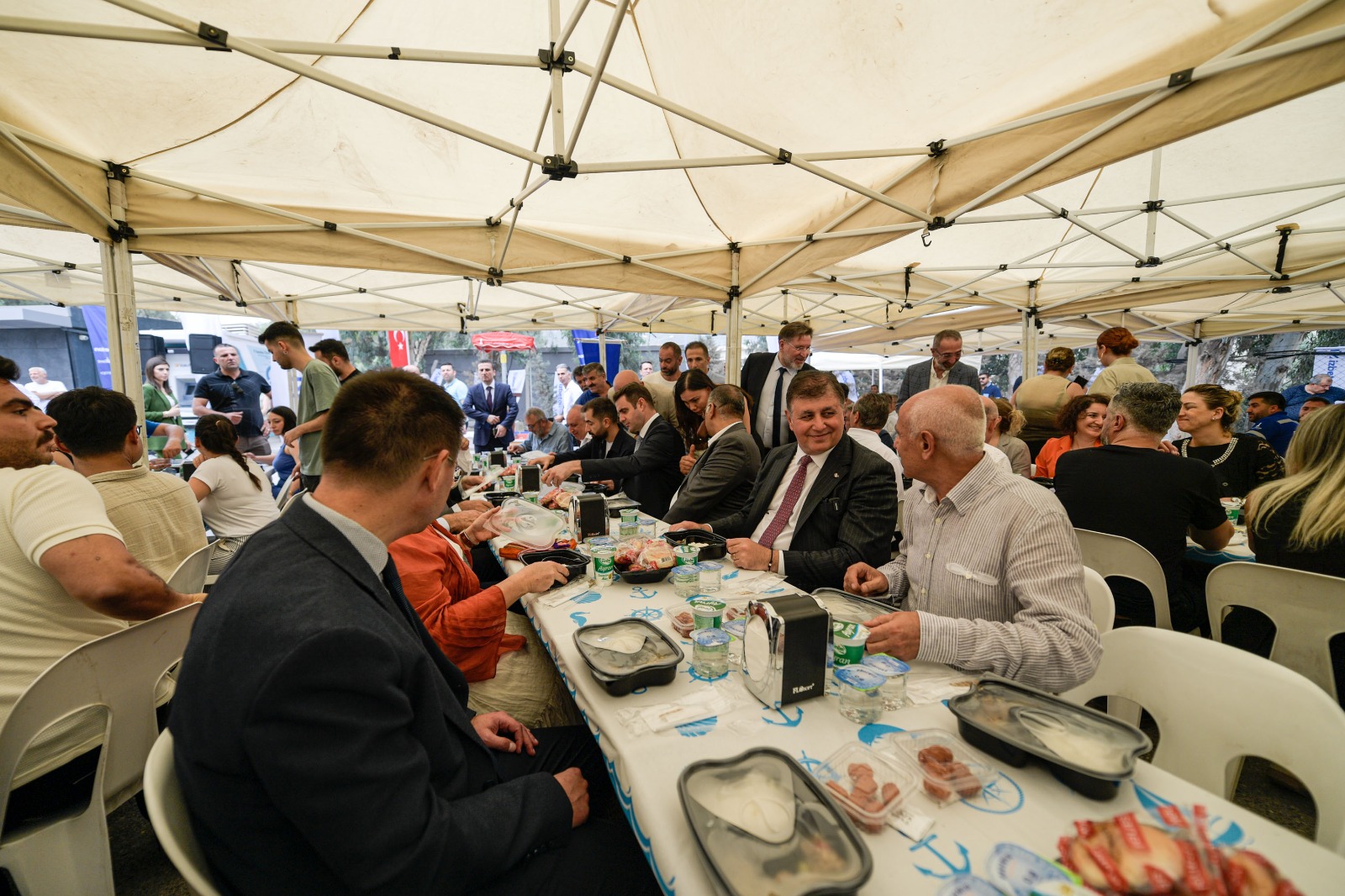 Başkan Tugay’a doğum günü sürprizi