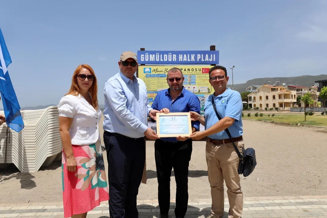 Menderes’te Mavi Bayraklar Dalgalanıyor