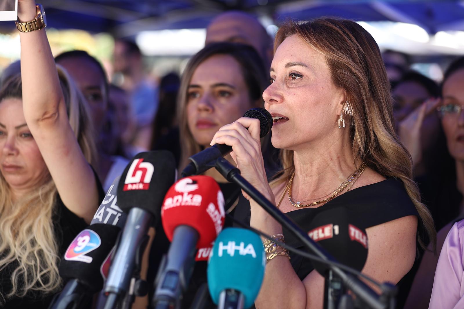 Konak'ta kadınlar şiddete ve kadın cinayetlerine 'hayır' dedi