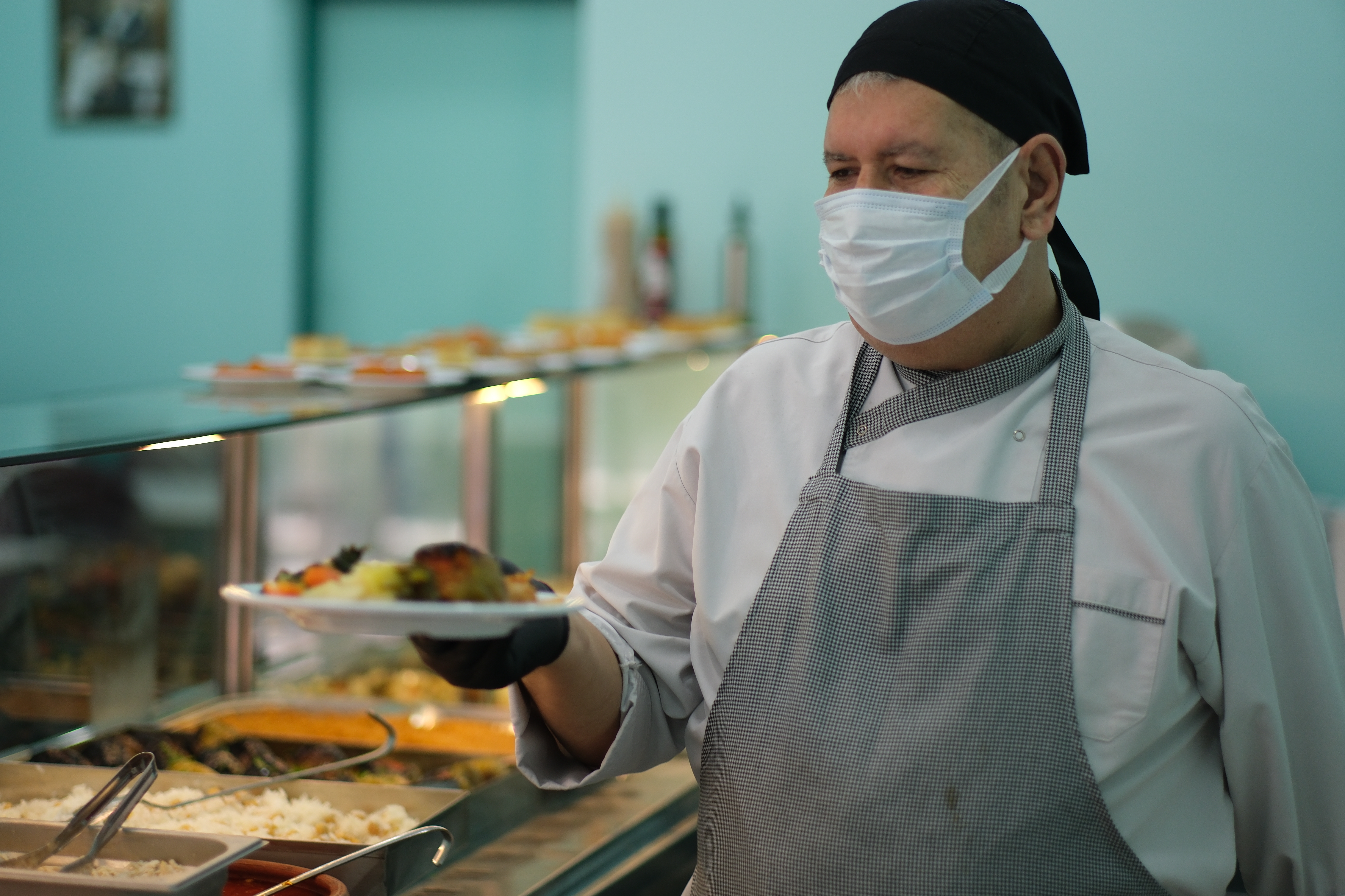 Alsancak'ta Lezzet ve Kalitenin Aile Dostu Buluşma Noktası: "Meş'ale"