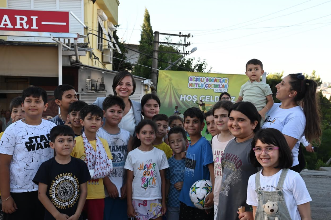 Karabağlar’ın sokakları neşe ve mutluluklar dolup taşıyor!