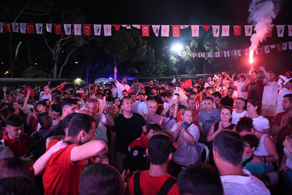 Milli heyecan Bornova'da bir başka yaşanıyor