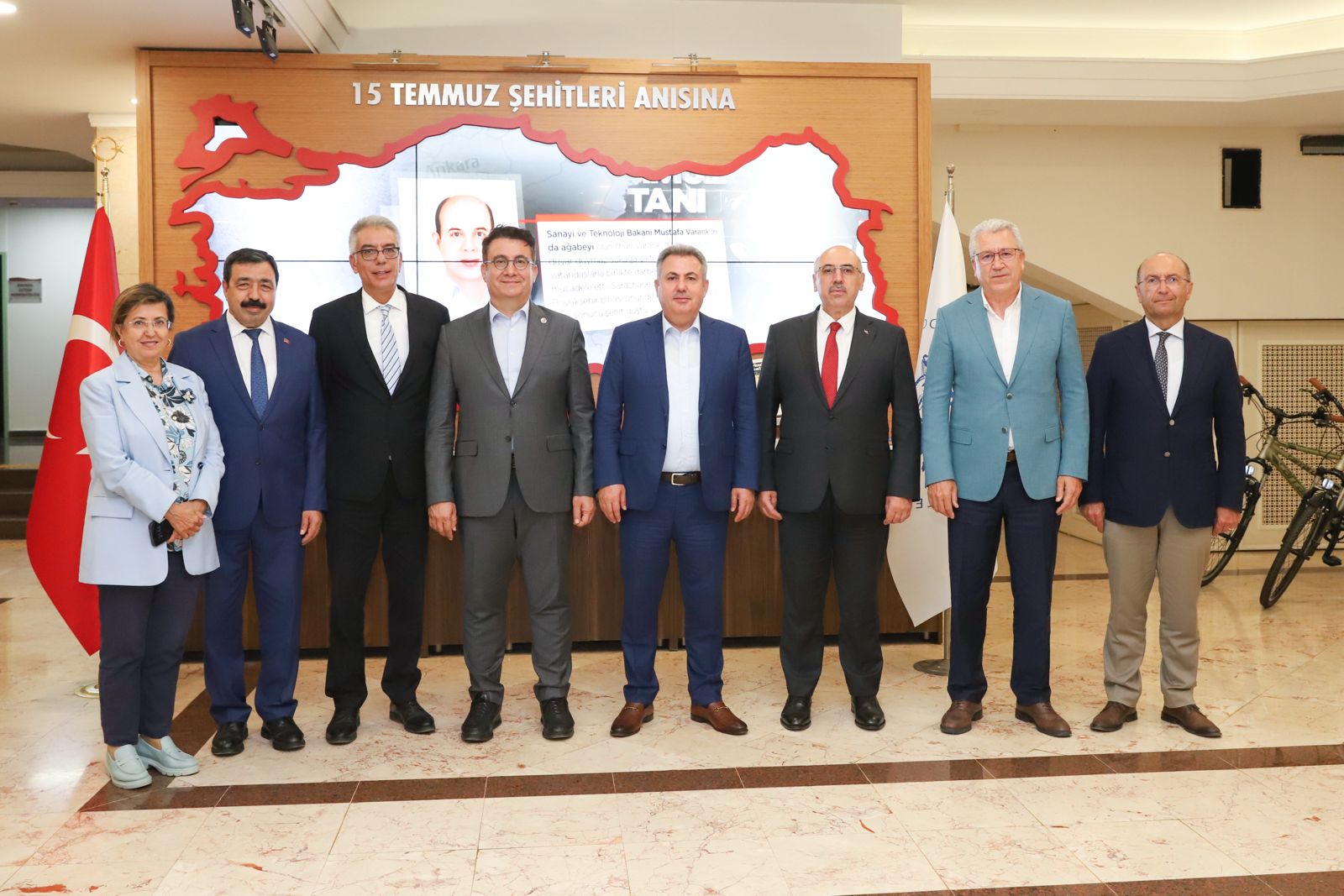 İZMİRLİ REKTÖRLER DEÜ'DE BULUŞTU: ÜNİVERSİTELİ SAYISI 207 BİNİ GEÇTİ