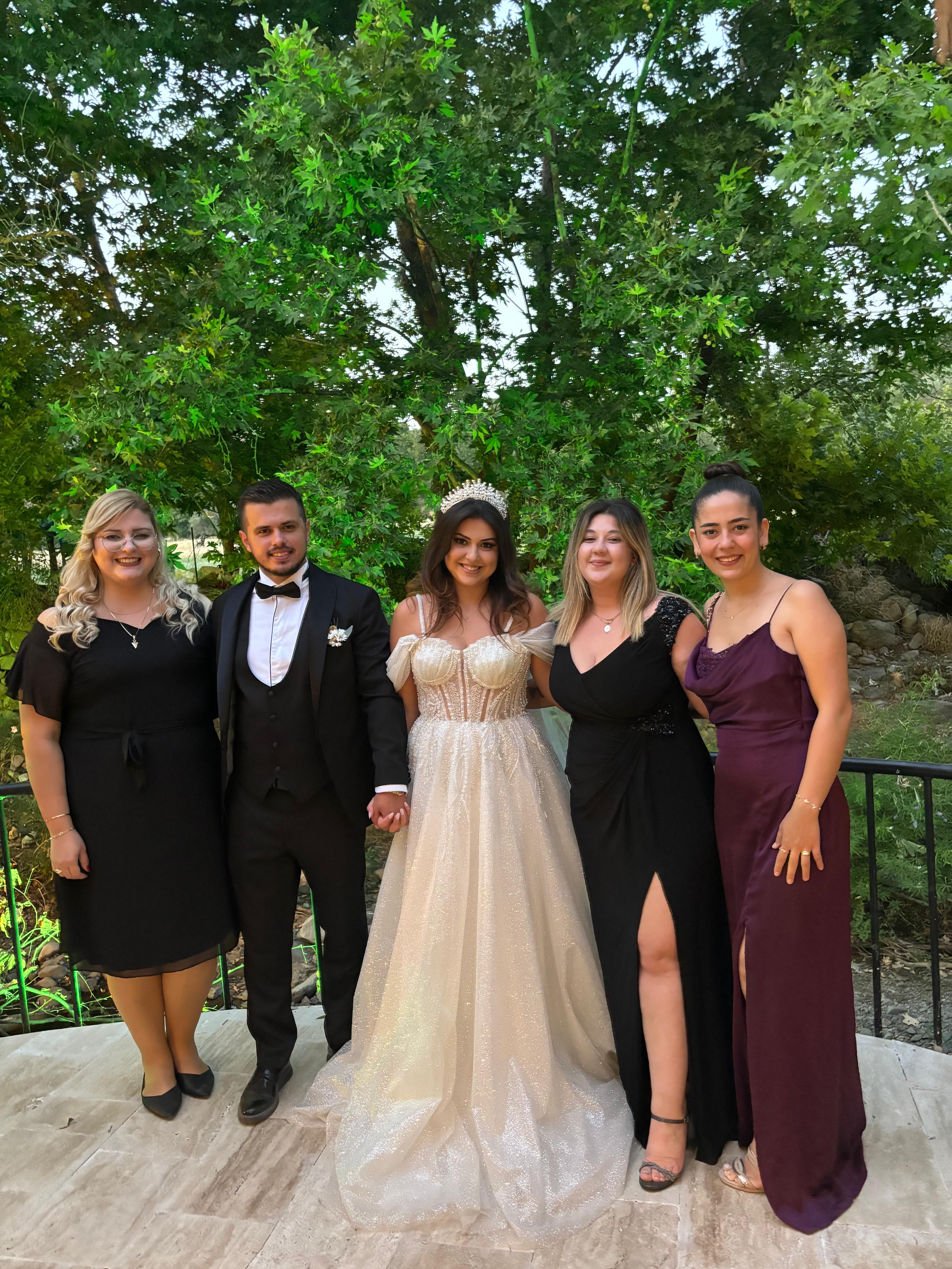 Duran ve Yenginer ailelerinin mutlu günü: Janset ve Kubilay dünya evine girdi