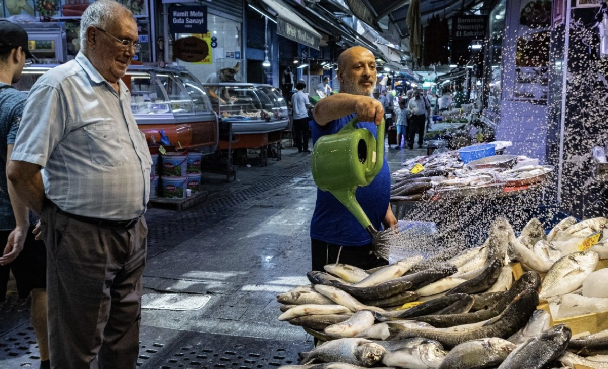 İzmir'de balık satışlarında durgunluk yaşanıyor