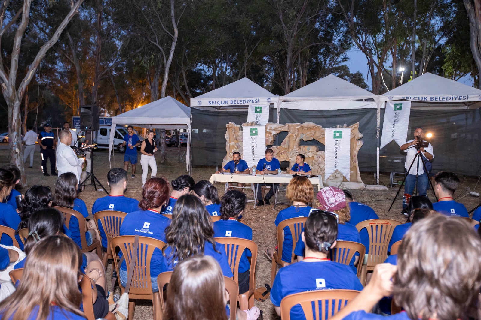 Başkan Tugay, Selçuk’ta gençlerle bir araya geldi