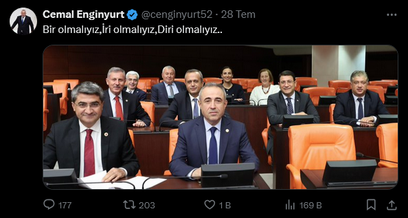 Meclis'te grup hareketliliği! Biri geliyor biri düşüyor