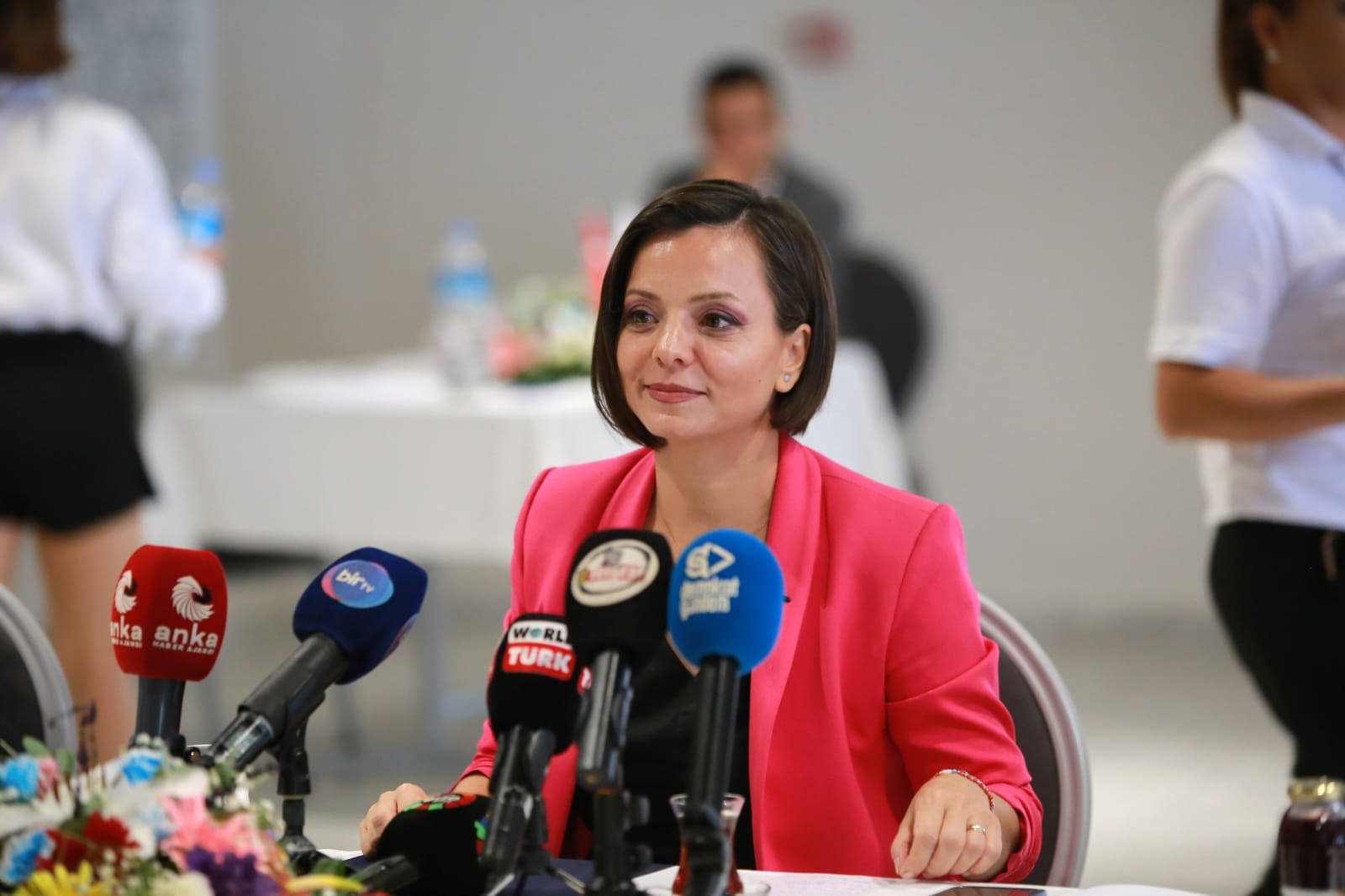 Salih Erkek'ten Başkan Kınay'a Sorular: Karabağlar'ın Sorunları Masaya Yatırıldı