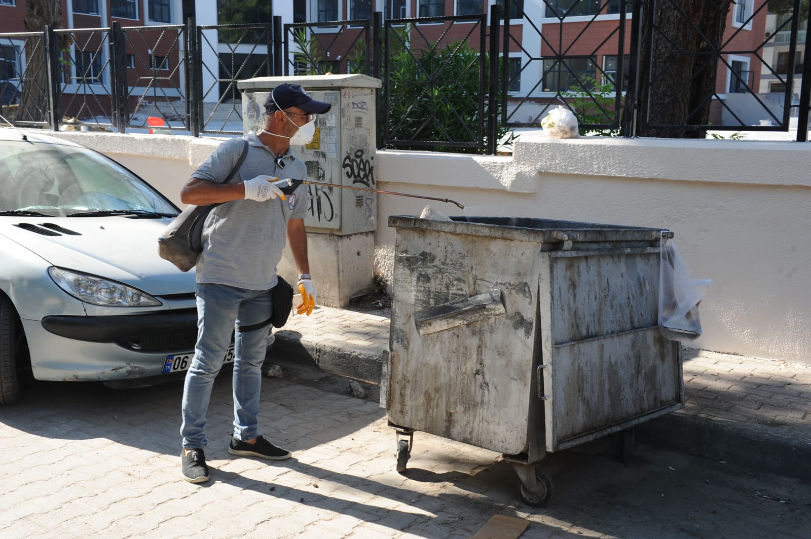 Karşıyaka’da haşereyle kararlı mücadele