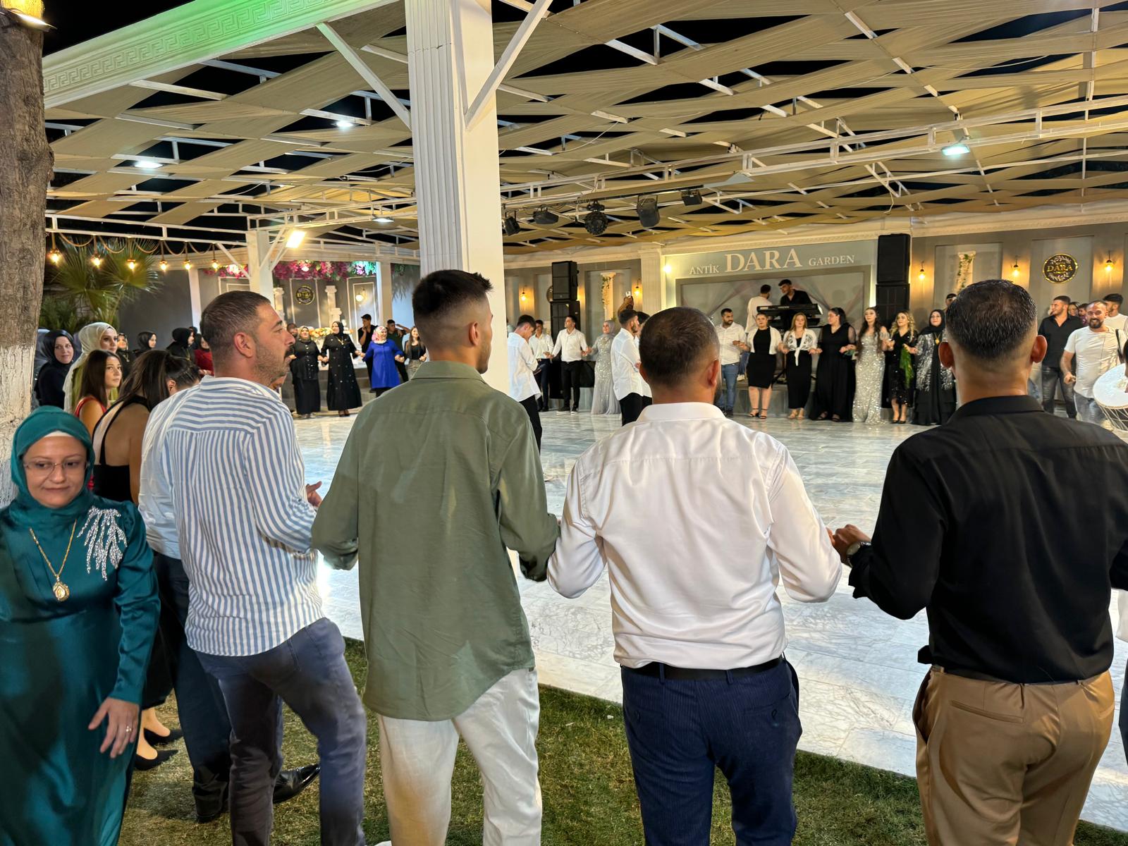 Ecevit ve Solmaz ailelerinin mutlu günü: Dilber ve Murat dünyaevine girdi