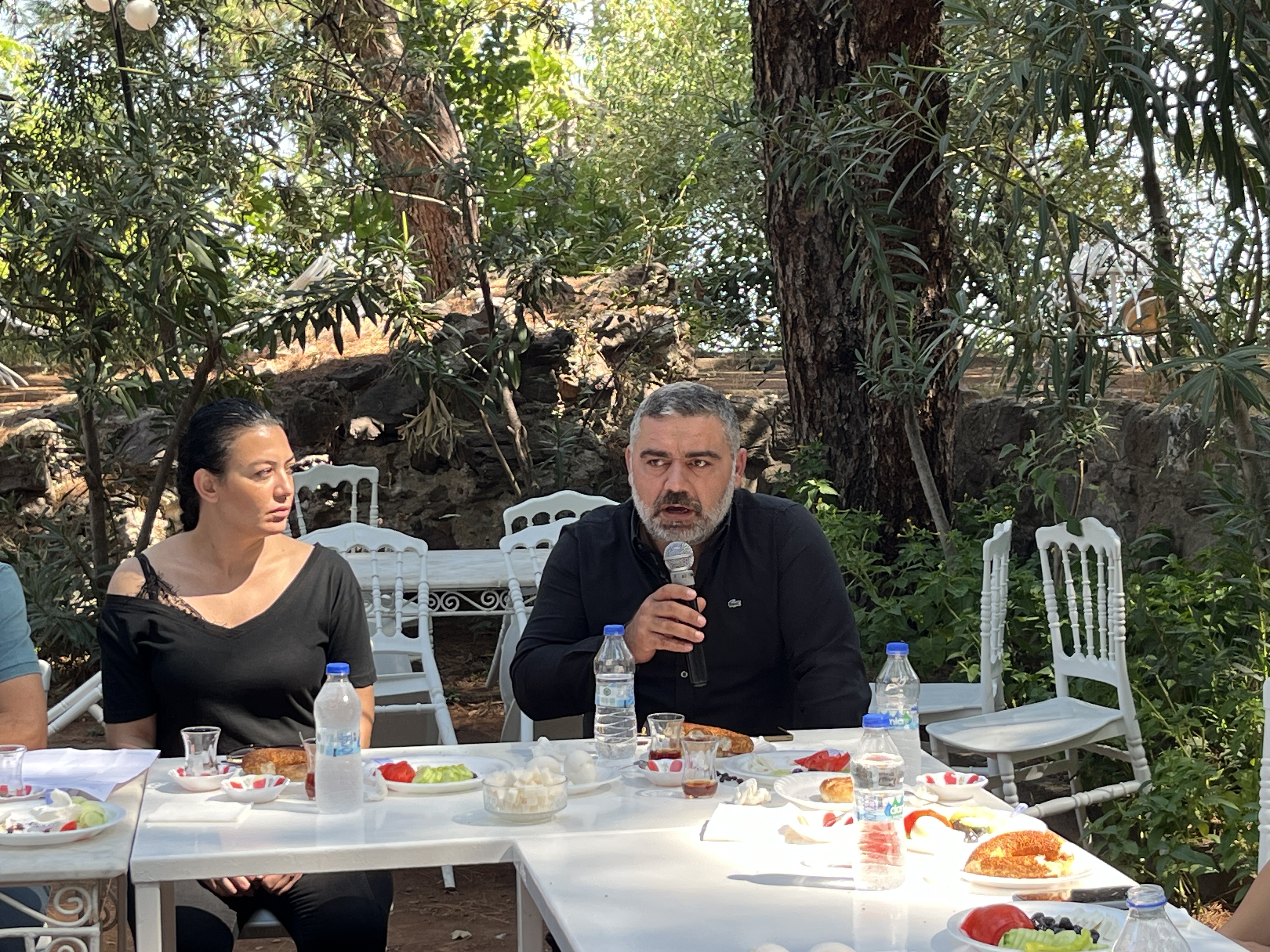 Kadifekale Yaşatma ve Kalkındırma Derneği Genel Kurul toplantısı gerçekleşti: Salih Erkek güven tazeledi