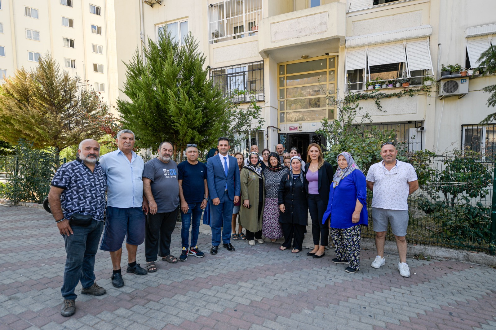 Büyükşehir Belediyesi yangından etkilenen Manolya Apartmanı için devrede