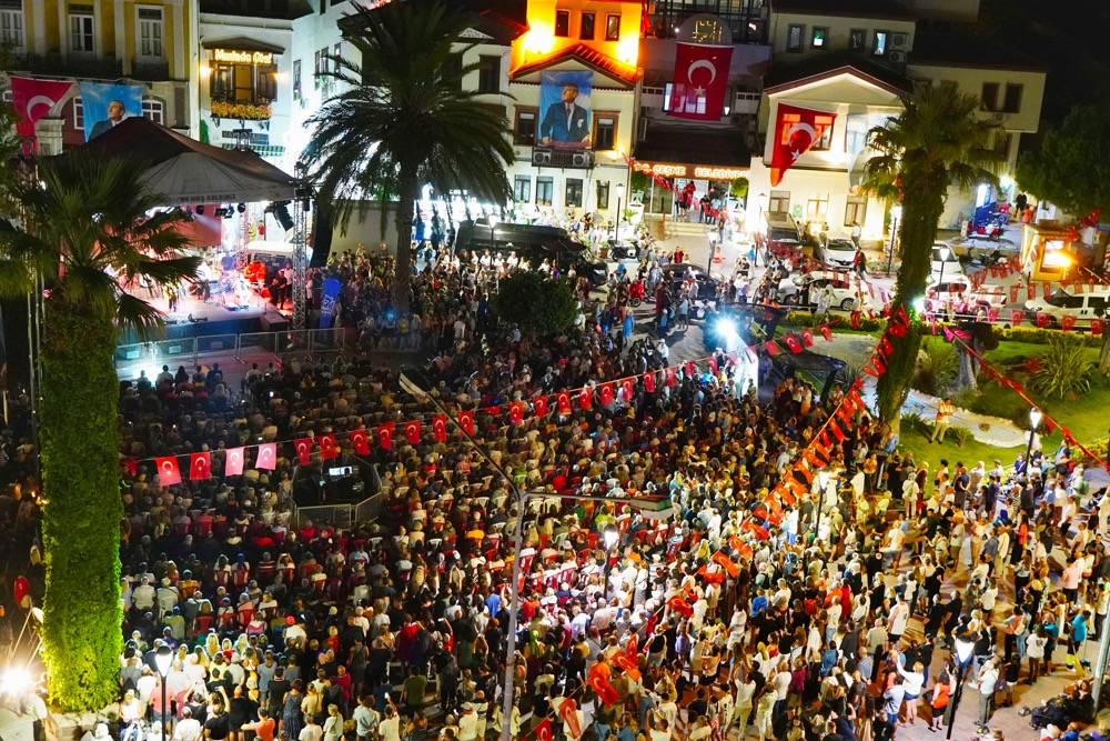 Çeşme Festivali Yeni Türkü ile Görkemli Bir Final Yaptı