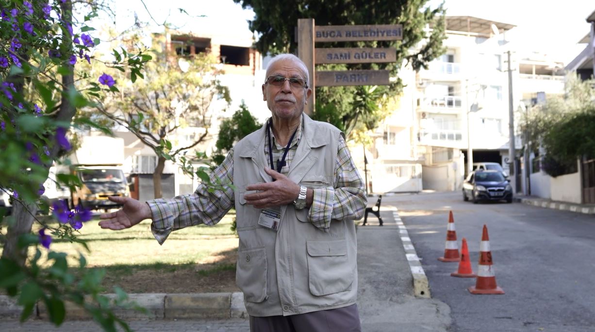 30 YILDIR GÖNÜLLÜ PARK BAKIMI YAPIYOR