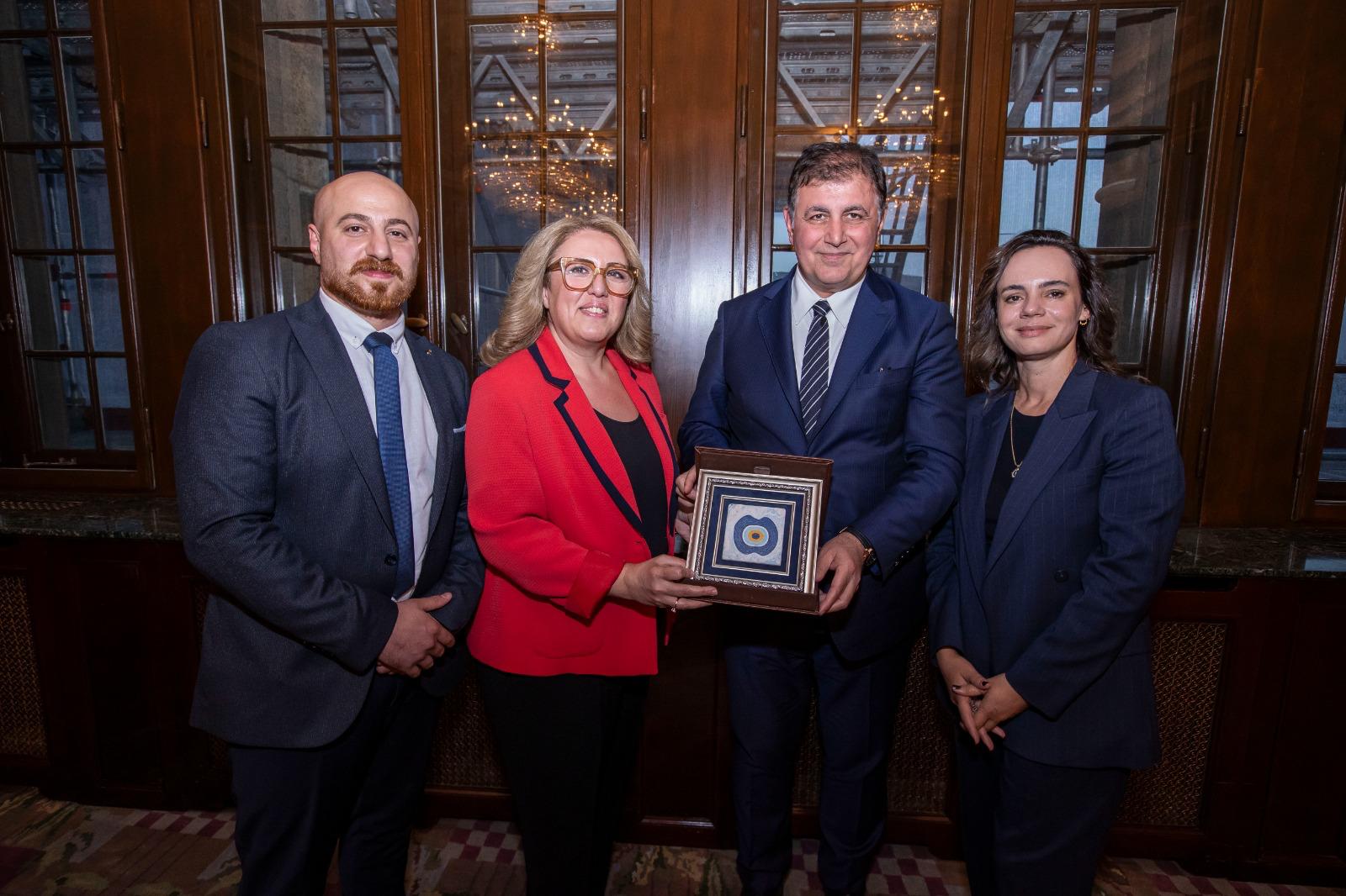Başkan Tugay ve İzmir heyeti Almanya’da önemli temaslarda bulundu