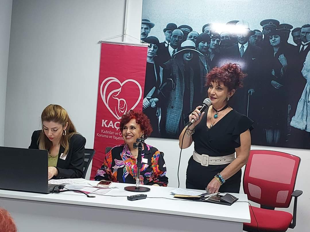 İzmir'de KAÇOK’dan "Kadına ve Çocuğa Dair Güçlü Adımlar!" semineri