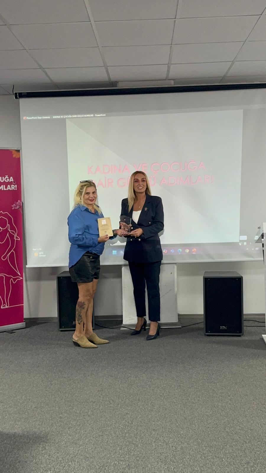 İzmir'de KAÇOK’dan "Kadına ve Çocuğa Dair Güçlü Adımlar!" semineri