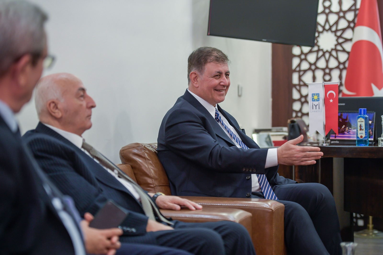 Başkan Tugay’dan İYİ Parti’ye ziyaret