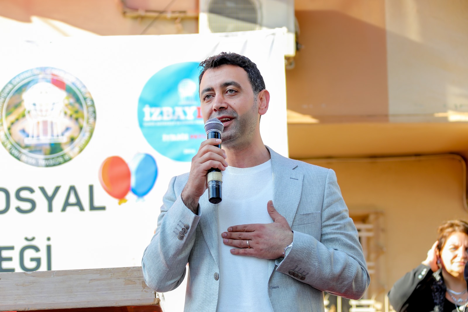 Bayraklı'ya gönül verenlerin bir araya geldiği İZBAYDER görkemli törenle açıldı