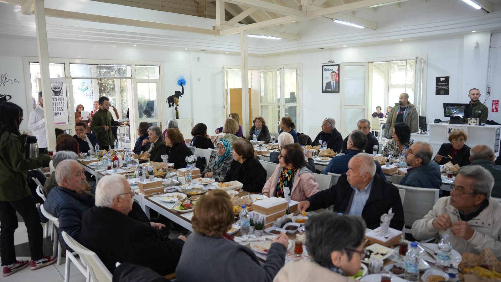 Başkan Demir, öğretmenleri unutmadı