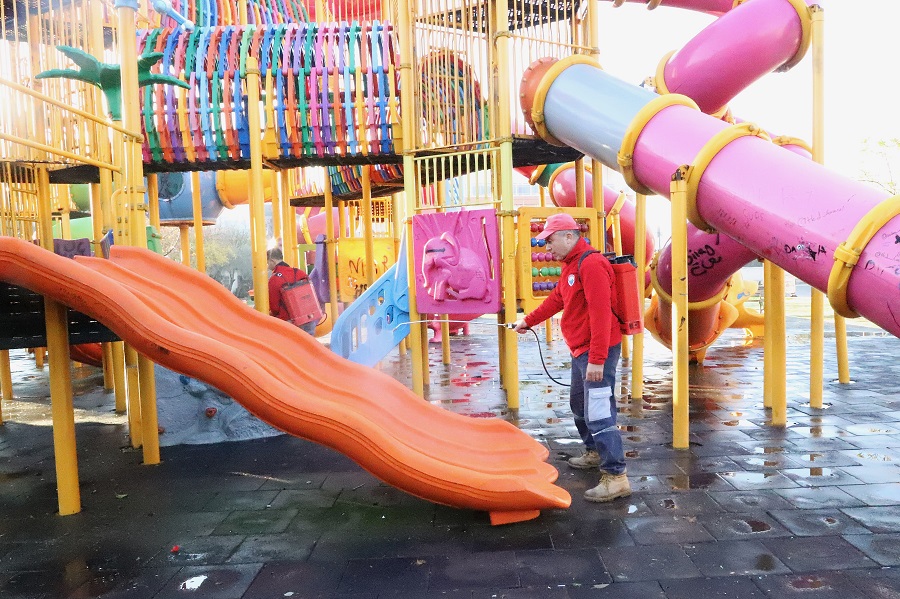 Menderes’te Parklar Dezenfekte Edildi