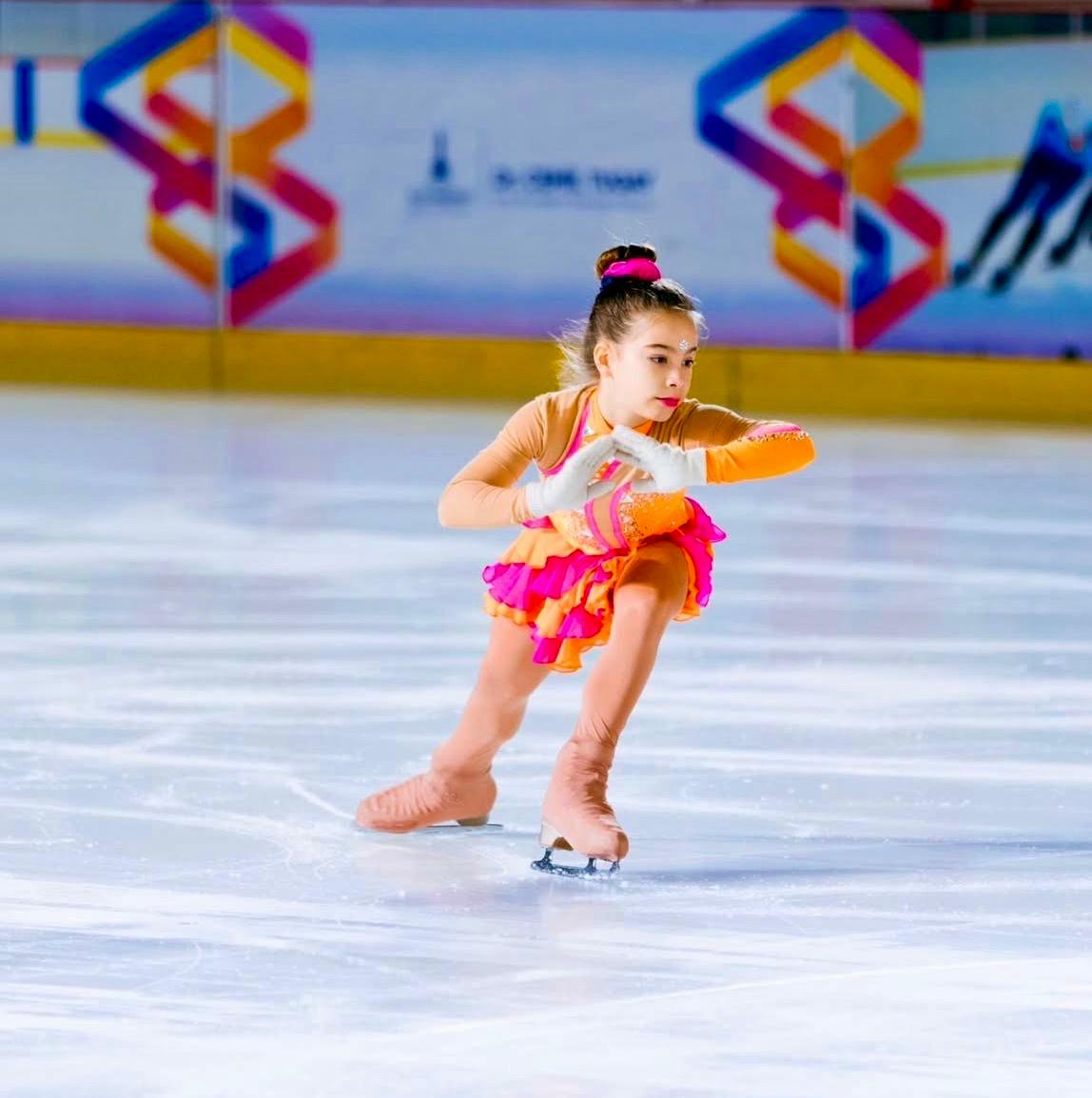 İzmirliler buz pateninde kürsüden inmedi