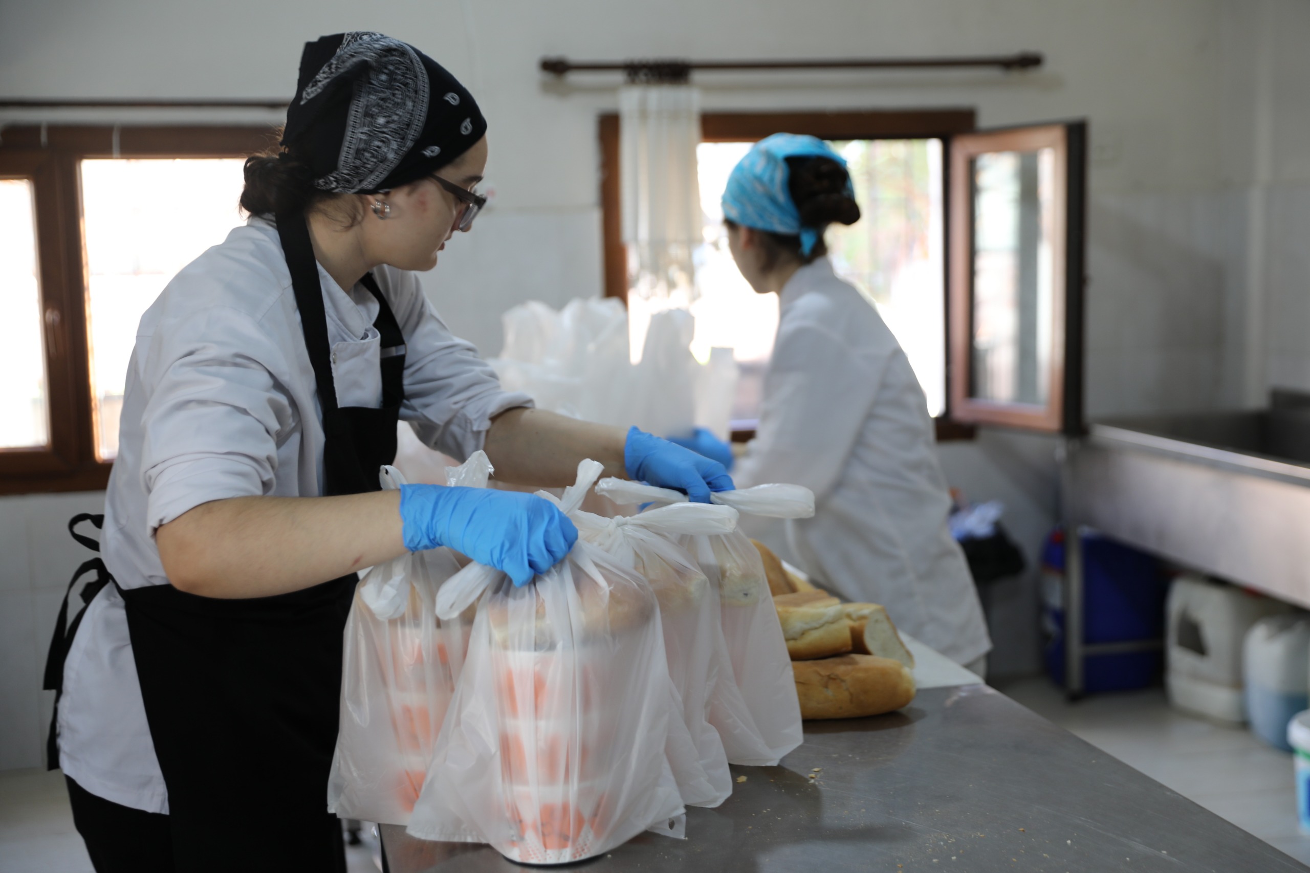Seferihisar Belediyesi'nden vatandaşın içini ısıtan hizmet
