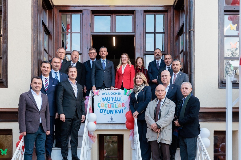 Ayla Ökmen Oyun Evi açıldı: Kurdeleyi CHP Lideri Özel kesti