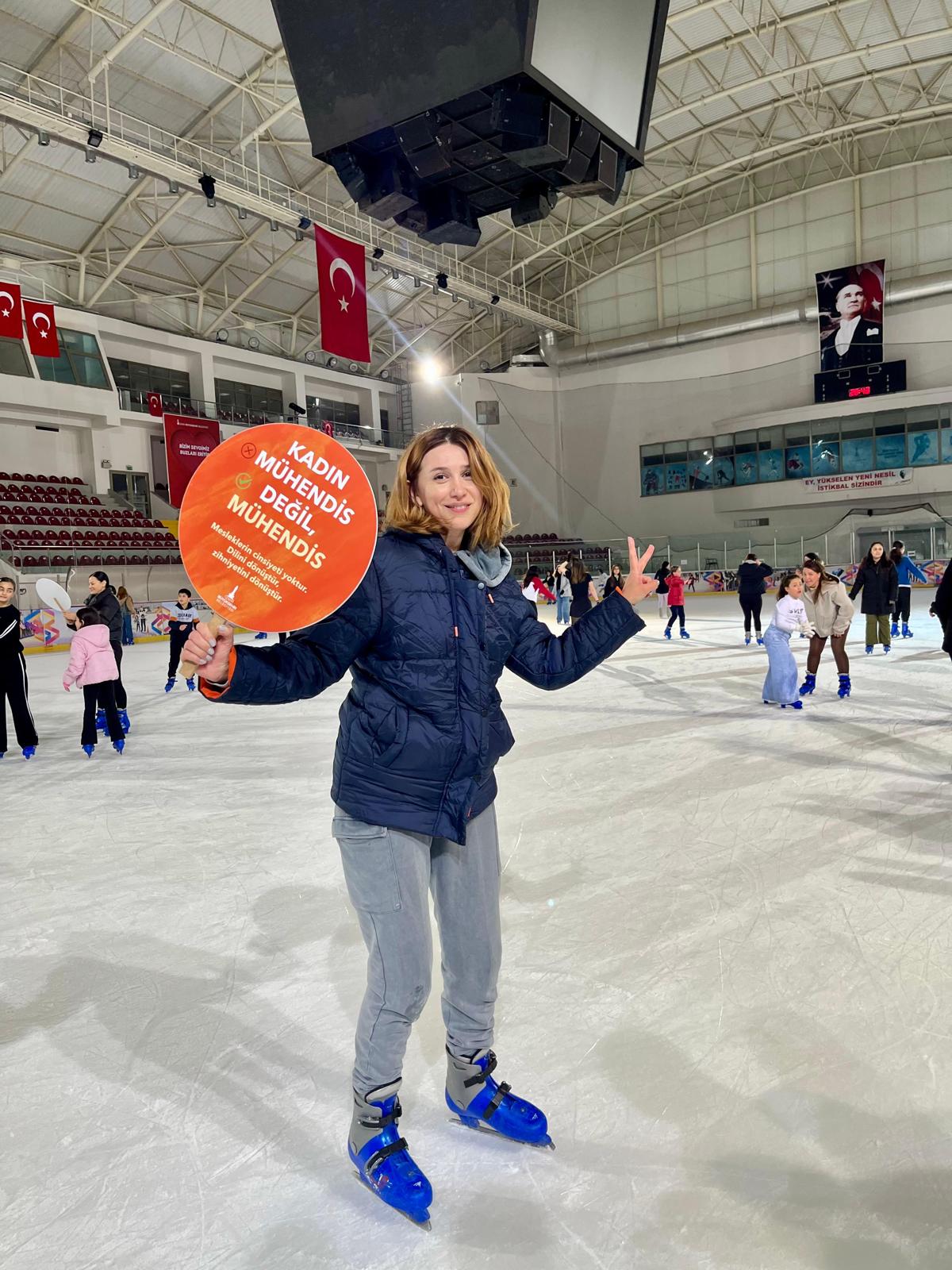 Kadınlar buz pistinde buluştu