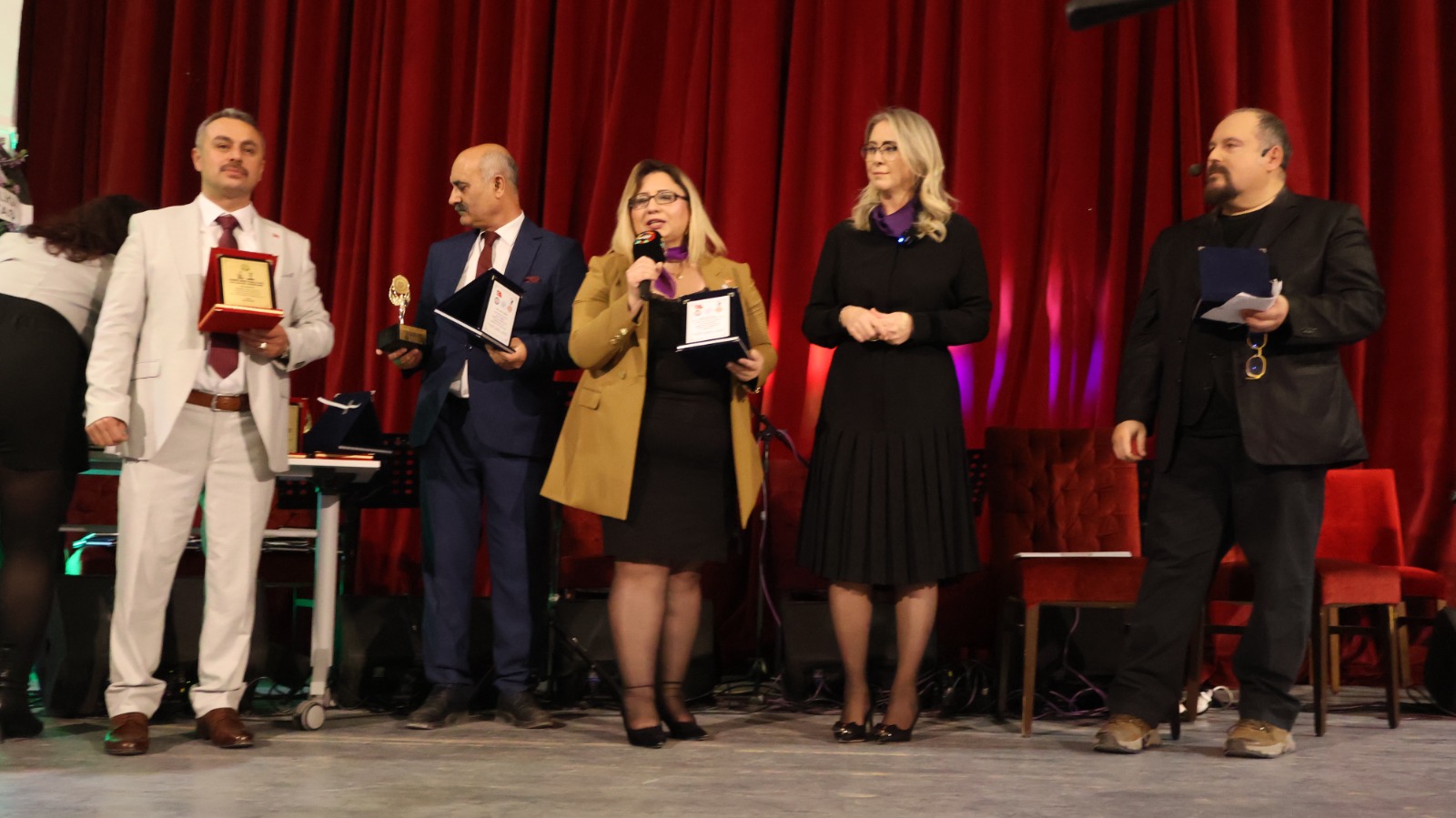 Nuşin Kazak  Basın Dünyasında Yükselen Bir Yıldız!