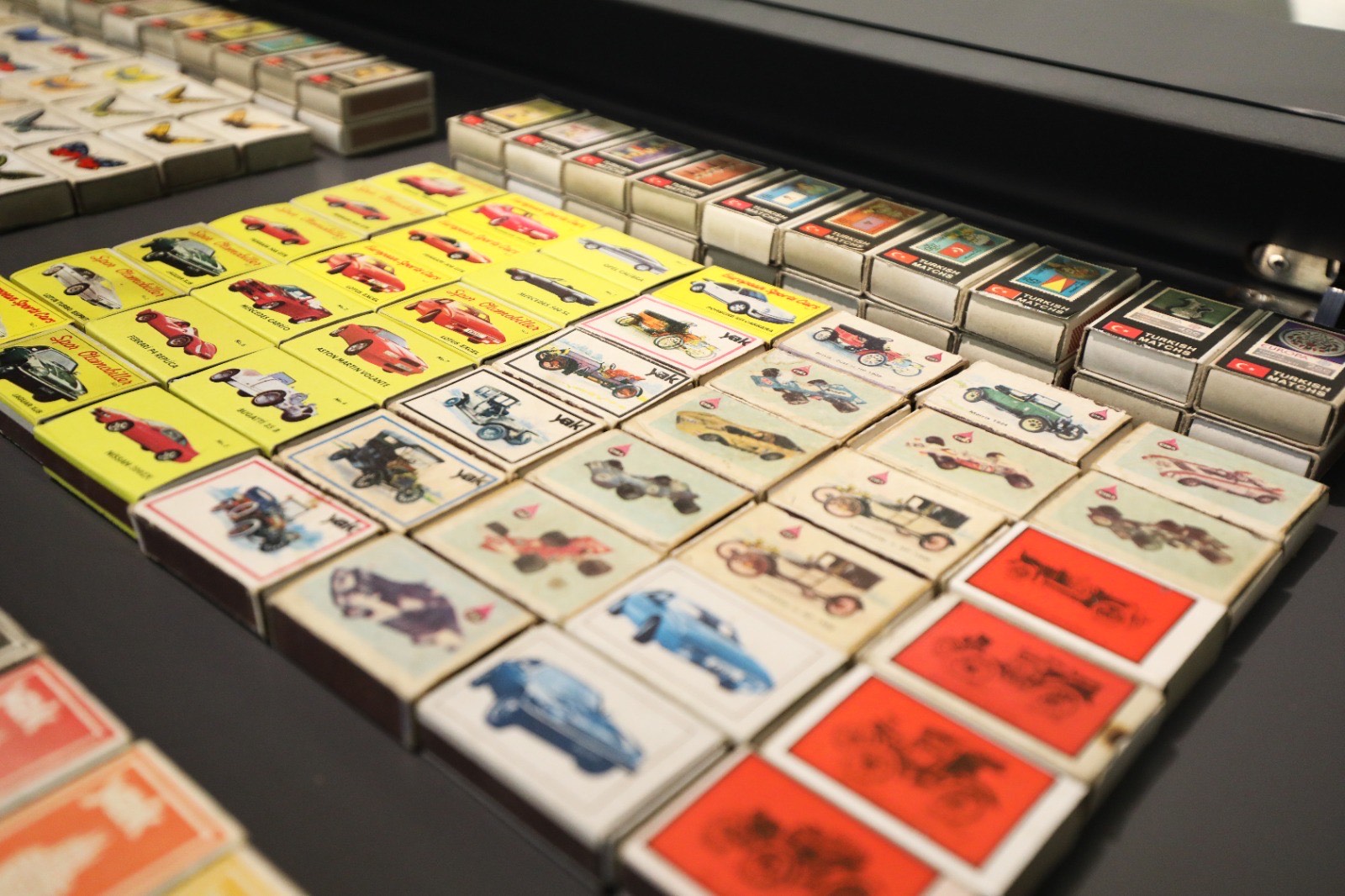 Karşıyaka'da nostaljik yolculuk: ‘Kibrit Çakıyorsun Karanlıkta’