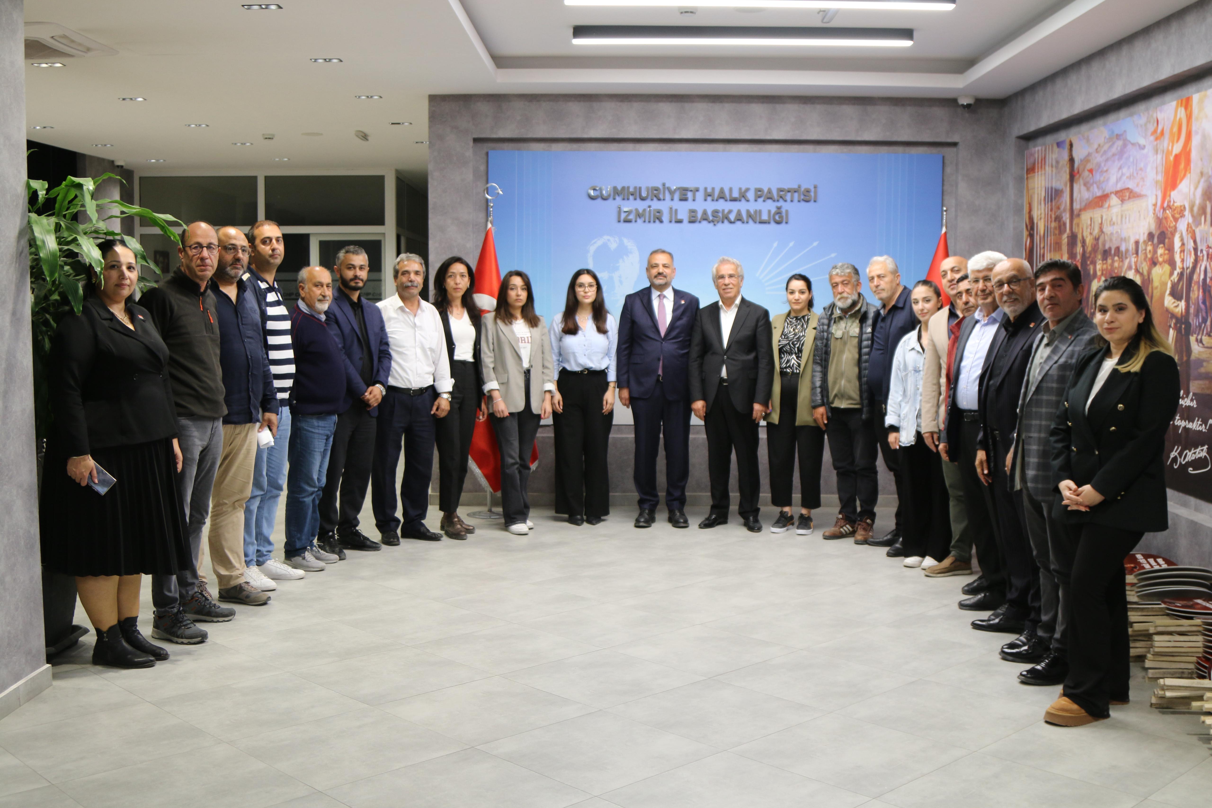 ASLANOĞLU CHP KARABAĞLAR VE BAYRAKLI YÖNETİMLERİNİ AĞIRLADI “BİRLİĞİNİZ PARTİMİZE GÜÇ KATACAK”