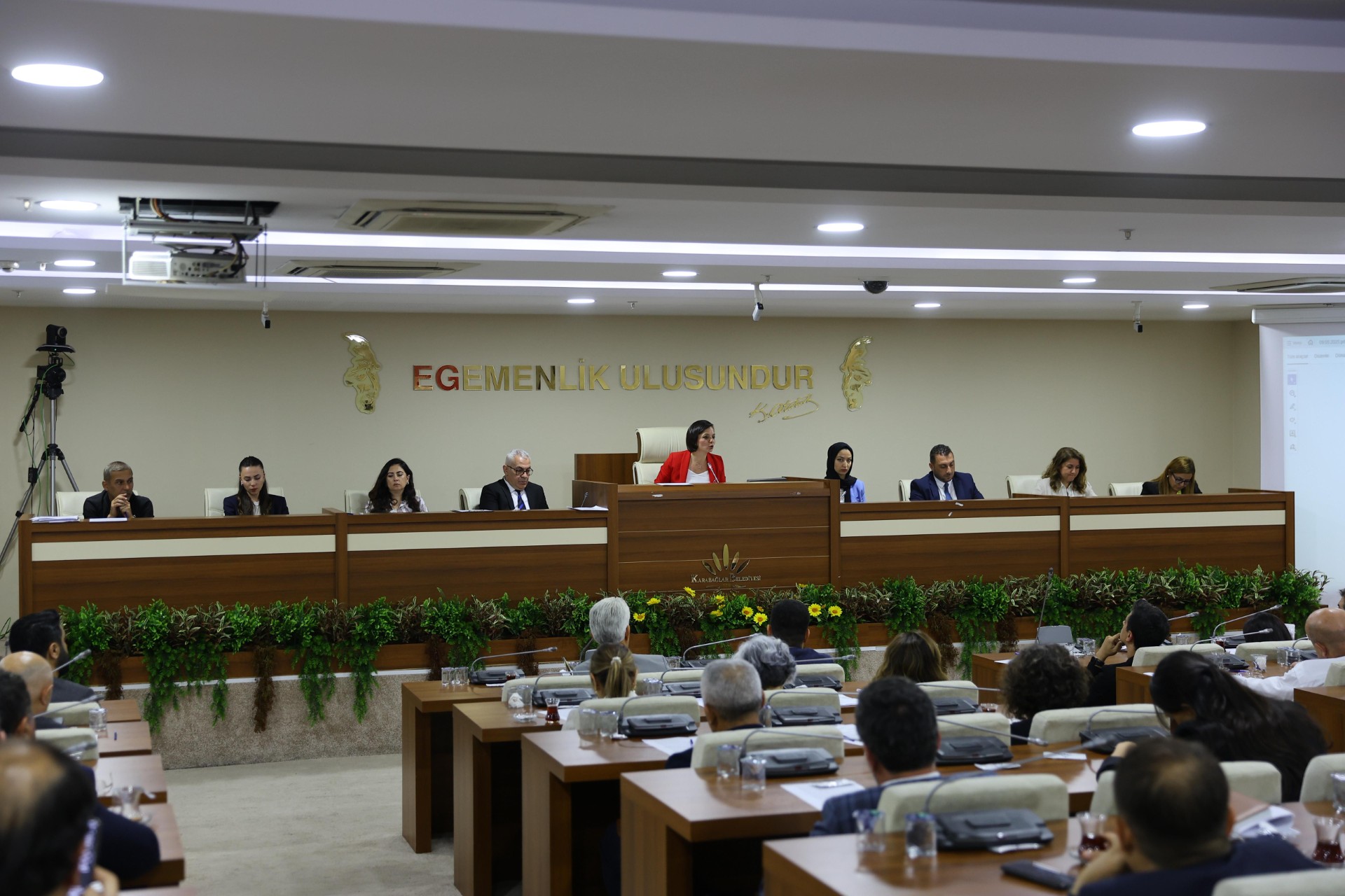 Karabağlar Belediye Başkanı Kınay’dan Meclis Mesajı: “Emekçinin Hakkını Korumaya Devam Edeceğiz”