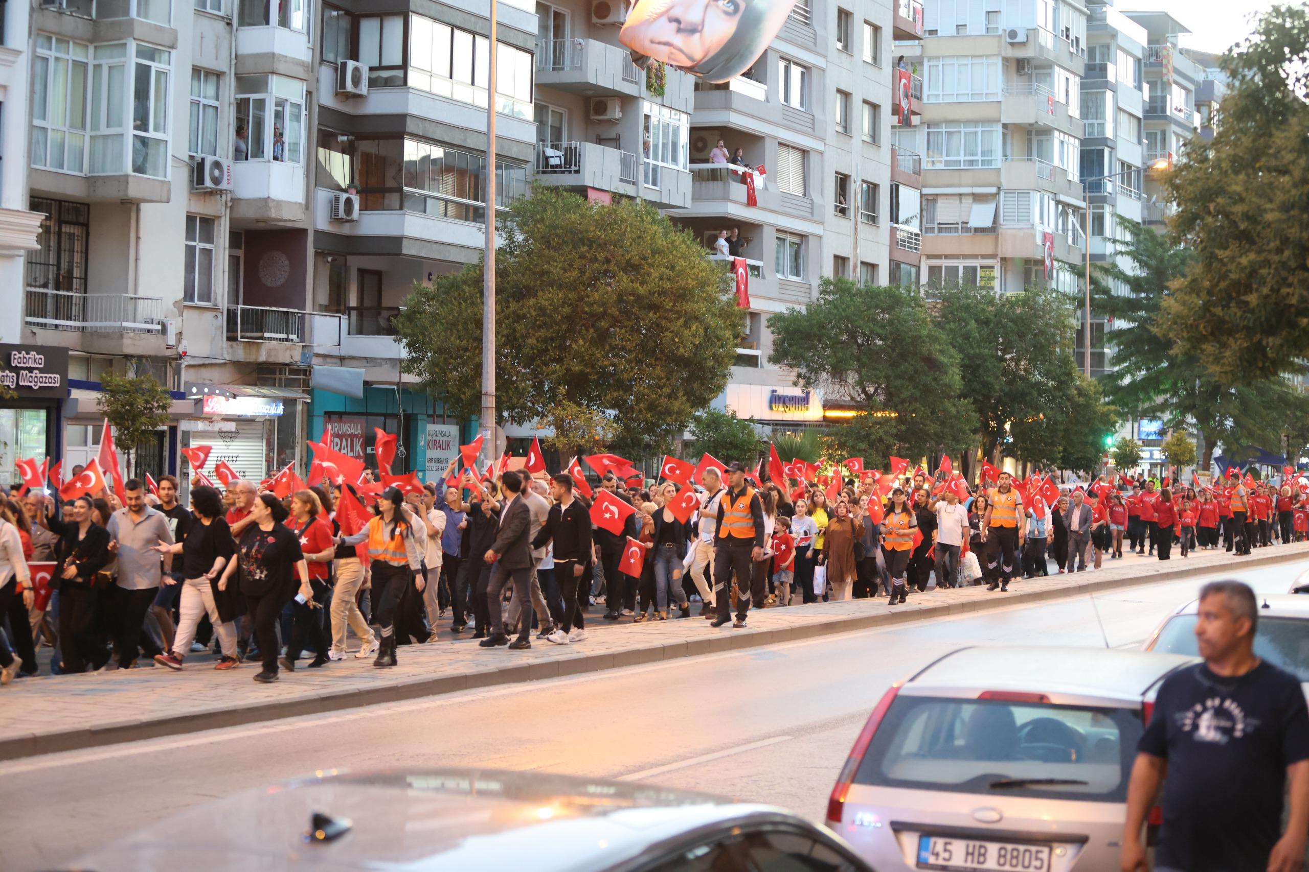 Karabağlar’da 19 Mayıs Coşkusu “Bağımsızlık Yürüyüşü” Gündoğdu’ya Taşınacak