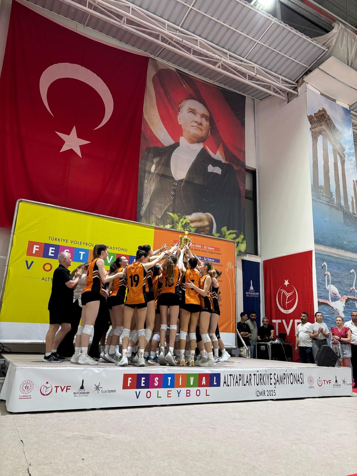 Festival Voleybol'da ilk ödüller verildi