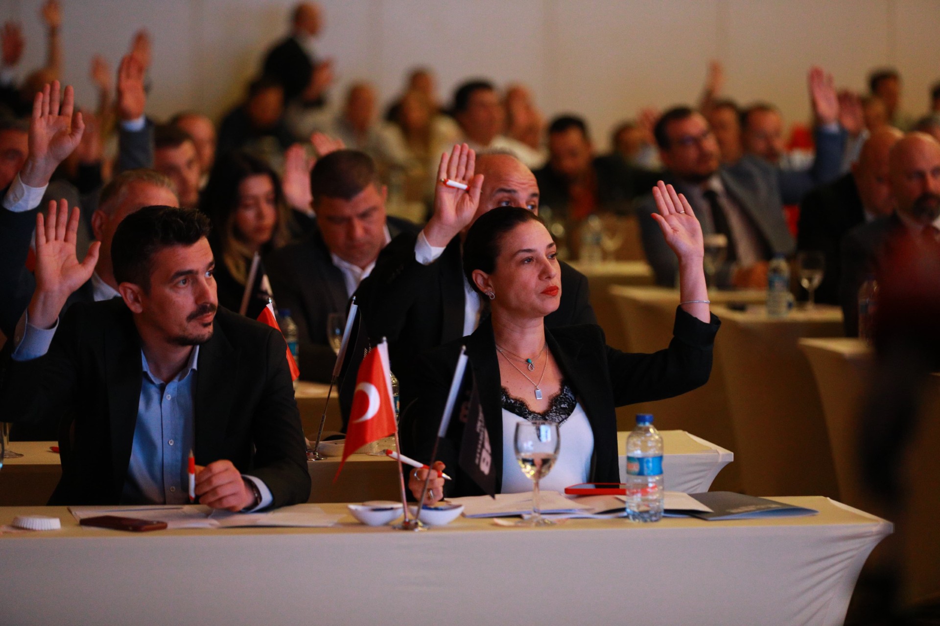 Başkan Sengel Kıyı Ege’den Seslendi: Bu Topraklar Dimdik Ayakta Duranların Topraklarıdır