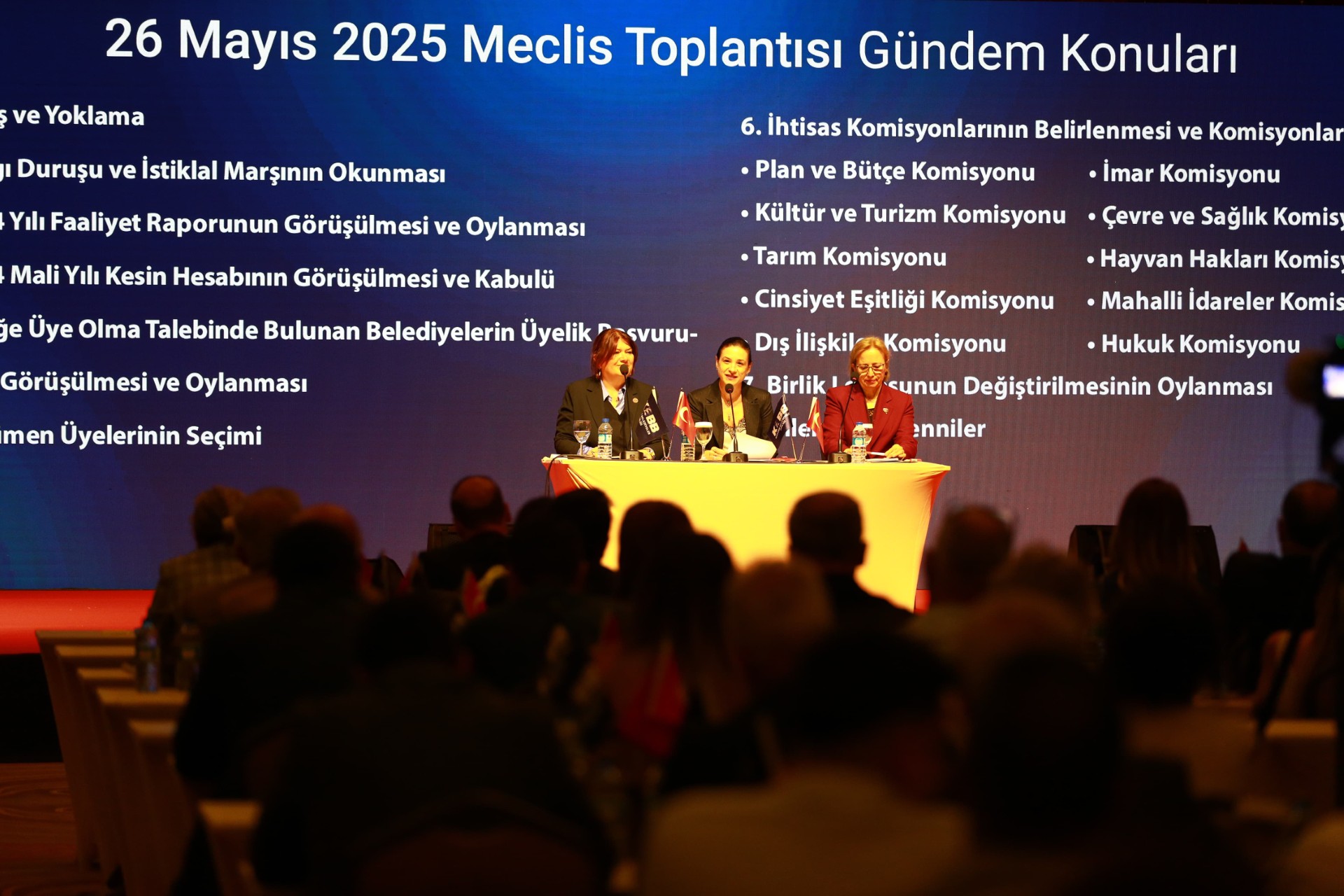 Başkan Sengel Kıyı Ege’den Seslendi: Bu Topraklar Dimdik Ayakta Duranların Topraklarıdır