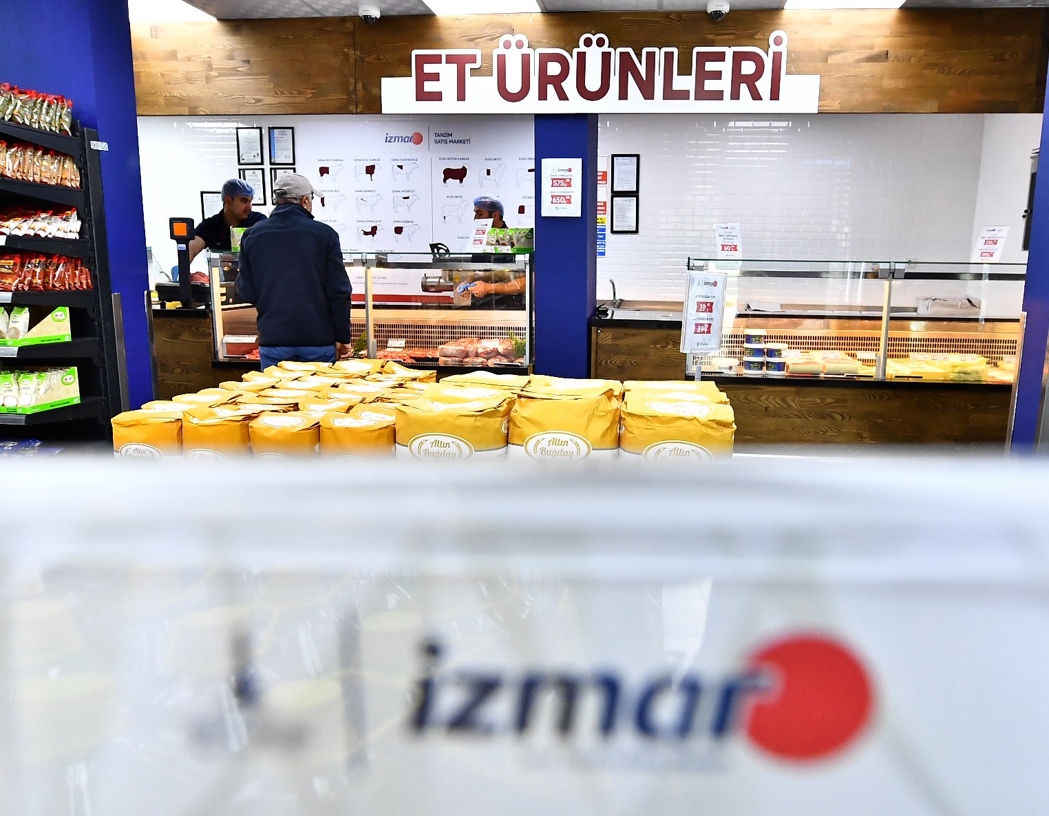 İZMAR, uygun fiyatlarıyla dar gelirliye nefes oldu