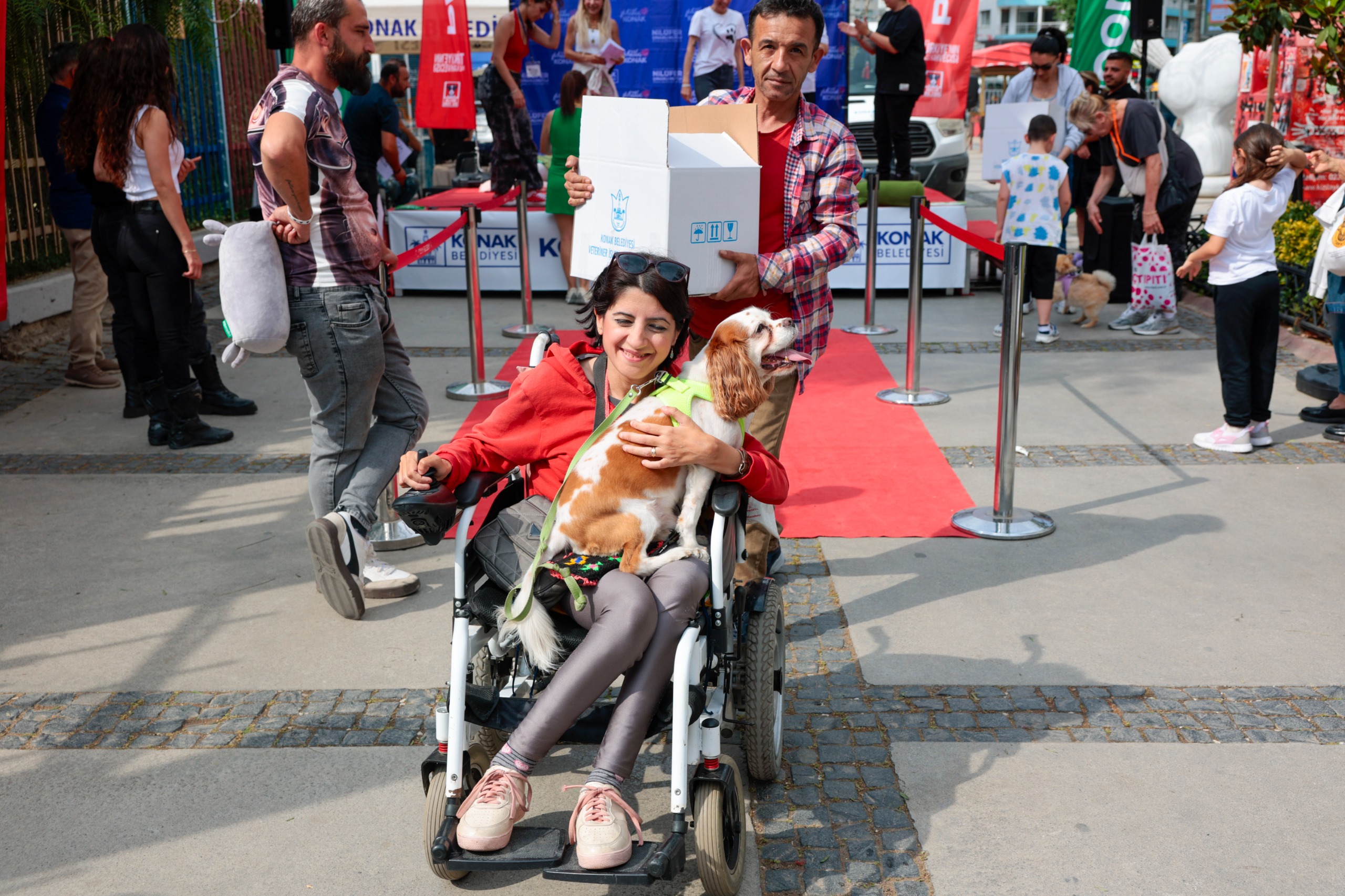 Konak'ta can dostlara özel şenlik: Yeni yuvalarına kavuştular