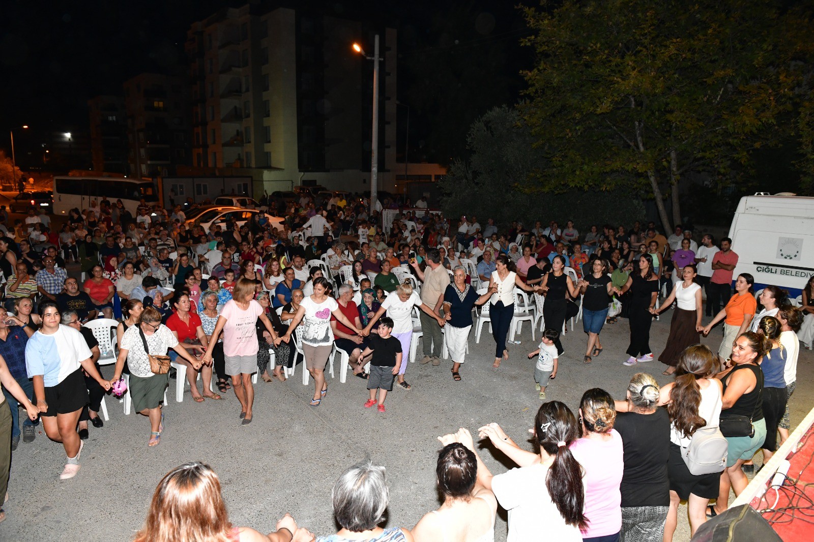 Müzik ve tiyatro yaz boyunca mahallelere taşınıyor